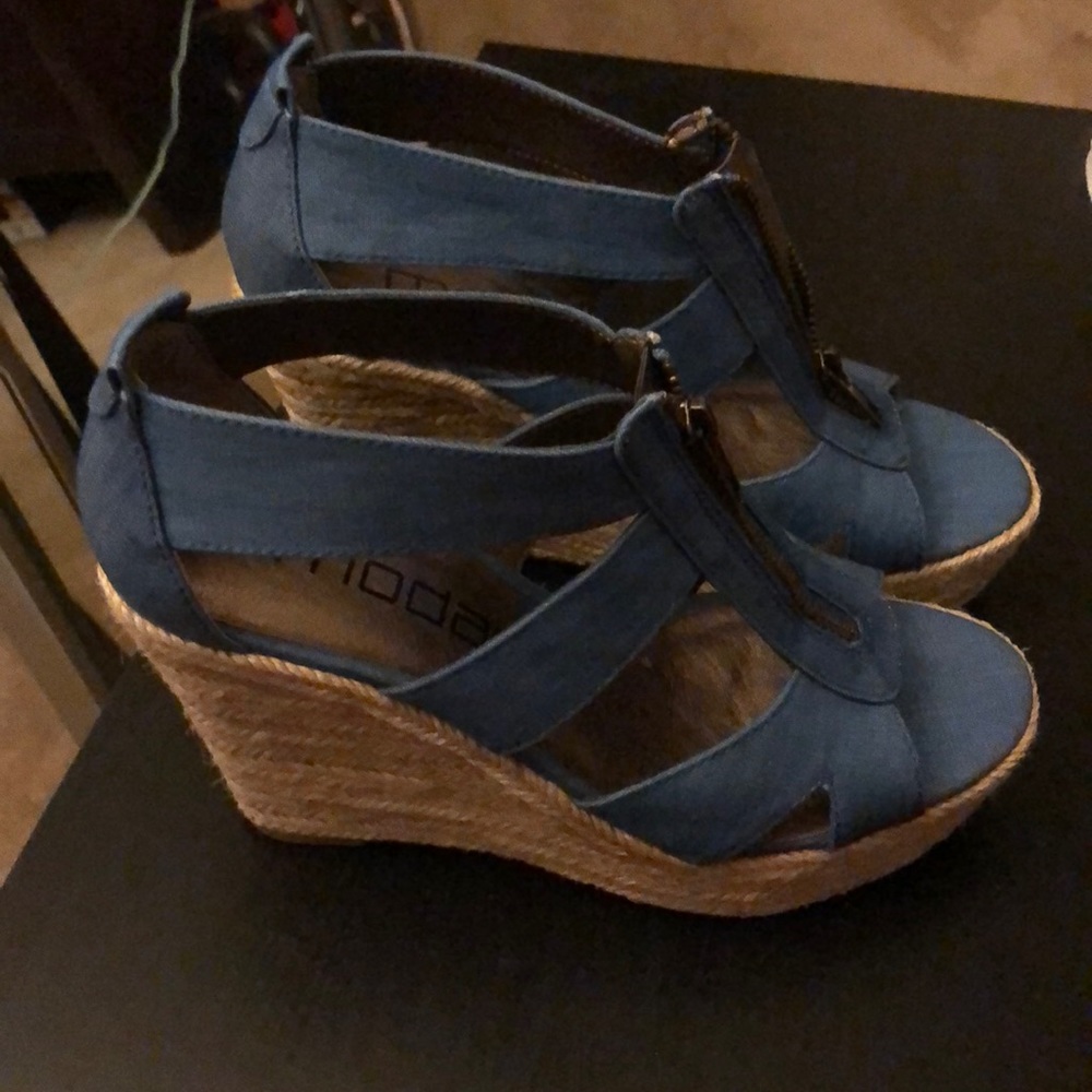 Shoes - Picture 4 of 5